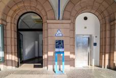 Bahnhof Bozen: Aufzug zur Unterführung